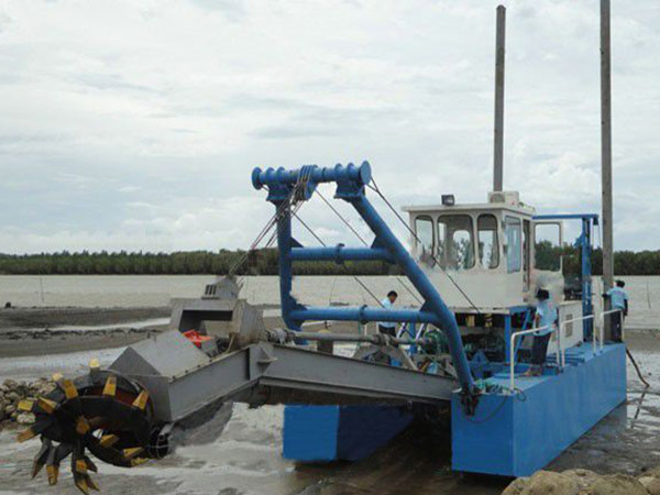 絞吸式清淤船、挖泥船